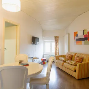https://la-bella-milano-suite-in-porta-genova.italymilanhotels.net